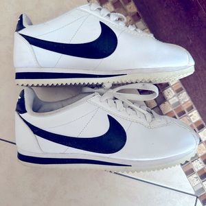 NIKE Cortez